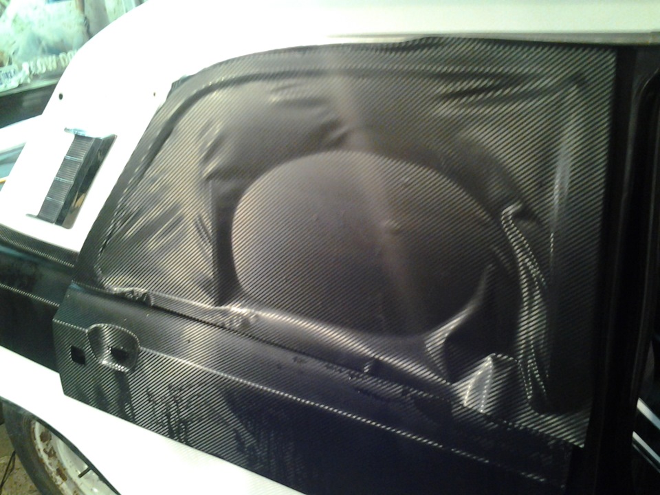 ОКЛЕЙКА МАШИНЫ ПЛЕНКОЙ ПОД \"КАРБОН\" (ЧАСТЬ 5) — ГАЗ 24, 2,4 л, 1985 ...