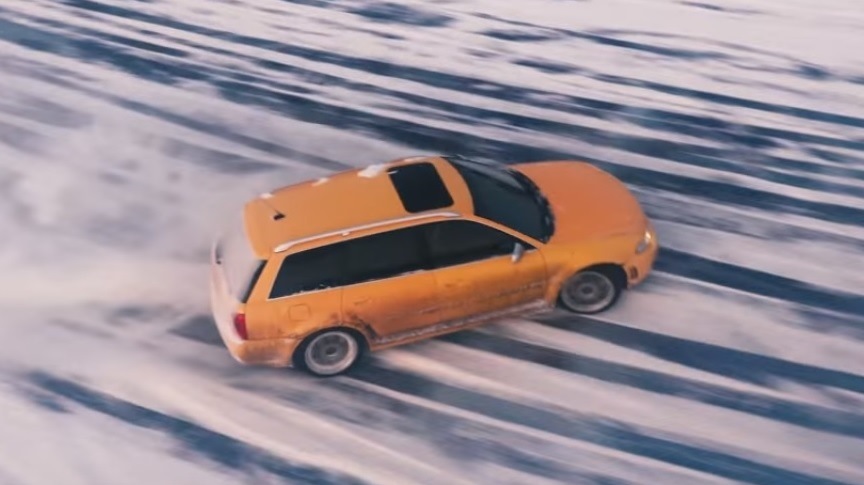 Audi RS4 biturbo yellow