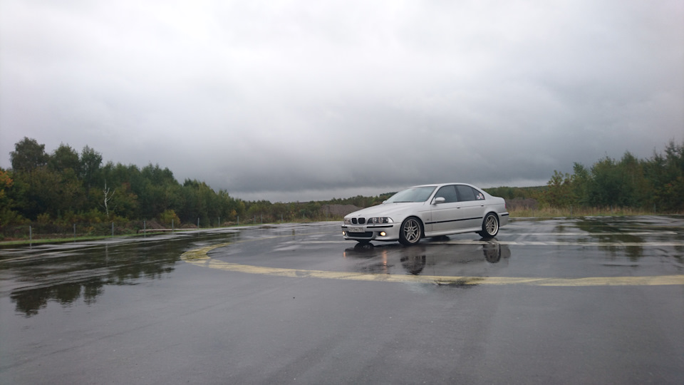Дождь, ветер? Ну и что?)) Я же на БМВ! — BMW 5 series (E39), 3 л, 2003 ...