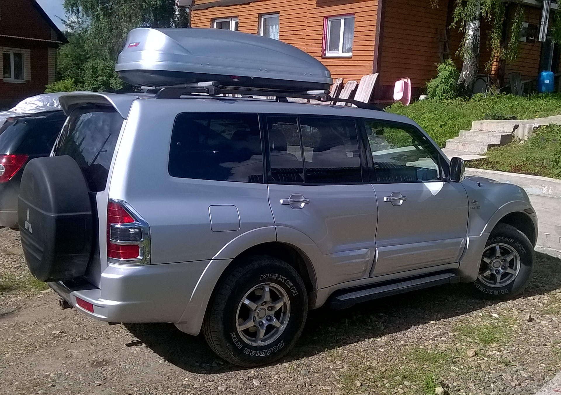 Драйв 2 паджеро 3. Автобокс на Паджеро 4. Автобокс на Митсубиси Монтеро спорт 2001. Pajero 4 с автобоксом. Мицубиси Паджеро с автобоксом.