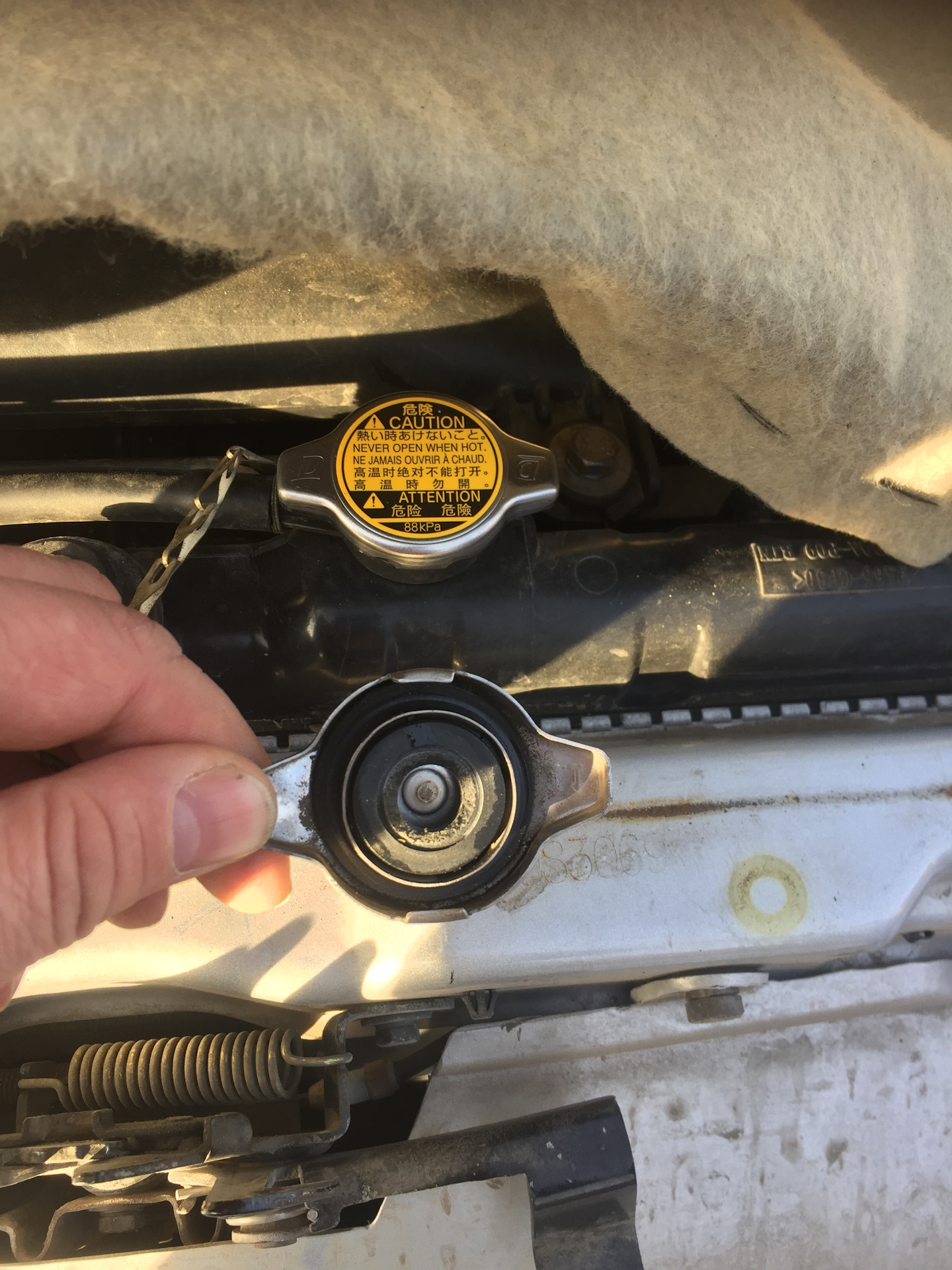 крышка радиатора королла 120. крышка радиатора suzuki grand vitara 2. крышка радиатора охлаждения аккорд 7. снять пробку радиатора. альтернатива радиатора kia sportage 2002г.