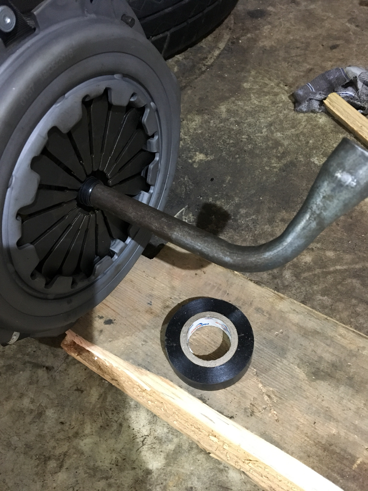 Центровка ведомого диска сцепления — ЗАЗ 1102, 1,1 л, 1995 года ...