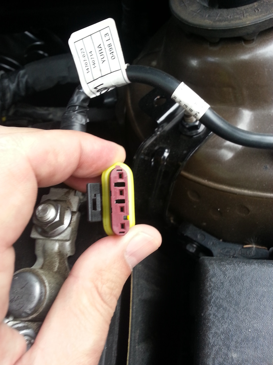 Разъем для диагностического кабеля вид профель — Hyundai Solaris (1G)