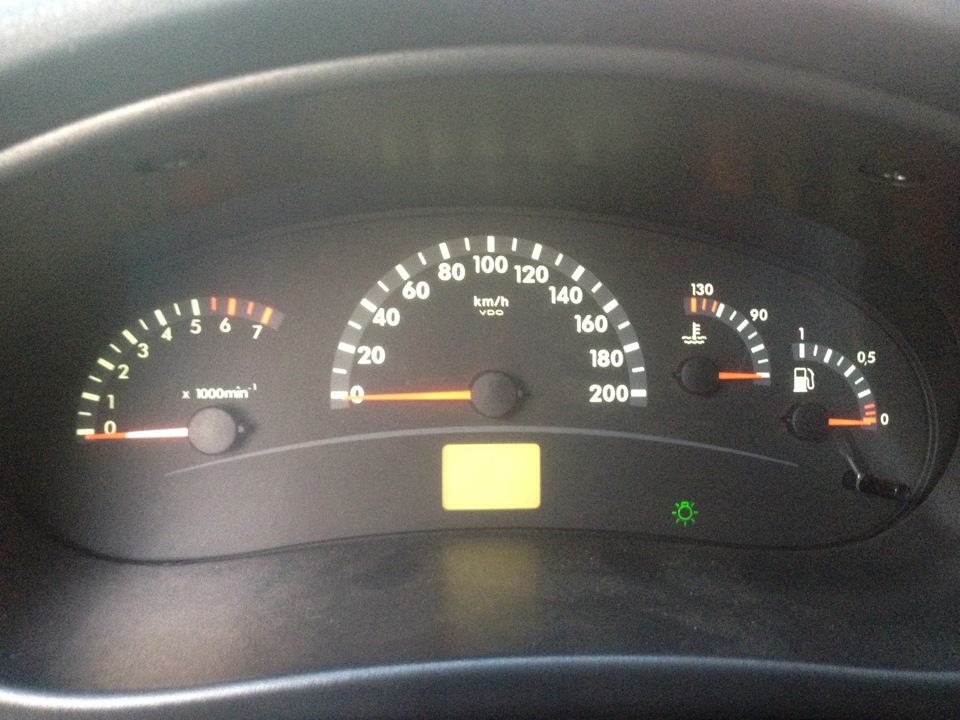 С почином! :) Замена форсунок омывателя лобового стекла и лампочек ...