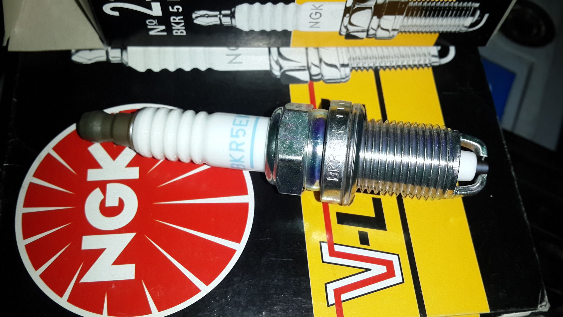 свеча зажигания ngk bpr5es-11. Tr5b13 свеча зажигания 4559. свечи зажигания киа рио 1. свечи ngk 2975. коробка свечи нжк.