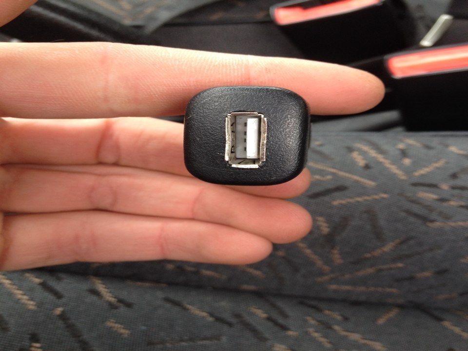Кнопка USB — Lada 2115, 1,6 л, 2007 года | автозвук | DRIVE2