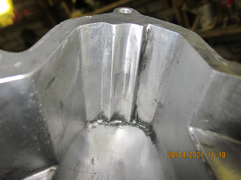 Заполняем смазкой всю канавку, в которую упирается светлым концом шток пружины. Это и монтаж облегчит — Lada Vesta SW (1G). Запчасти на фото: 28042021