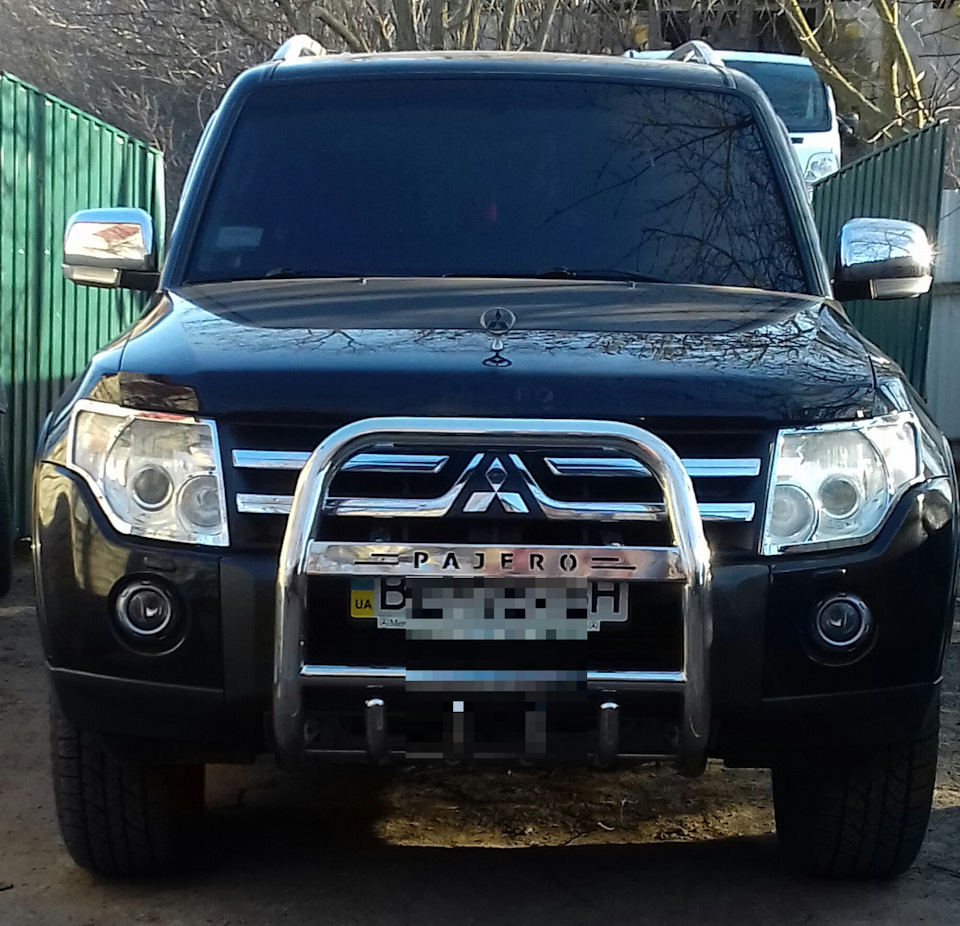 Mitsubishi pajero черный