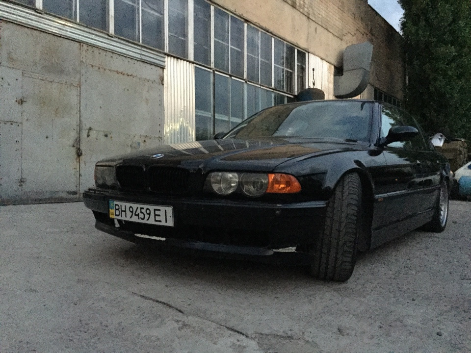 Вот так это было. Фото в сумерках поэтому качество не айс — BMW 7 series (E38)
