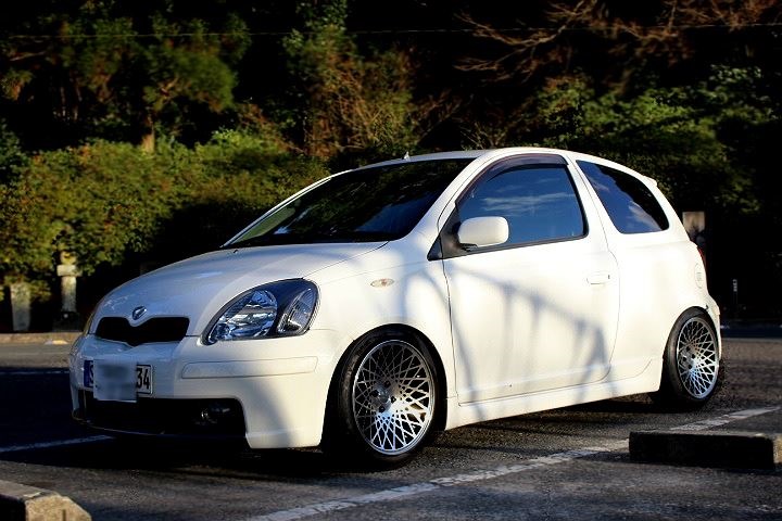 Тойота Vitz RS