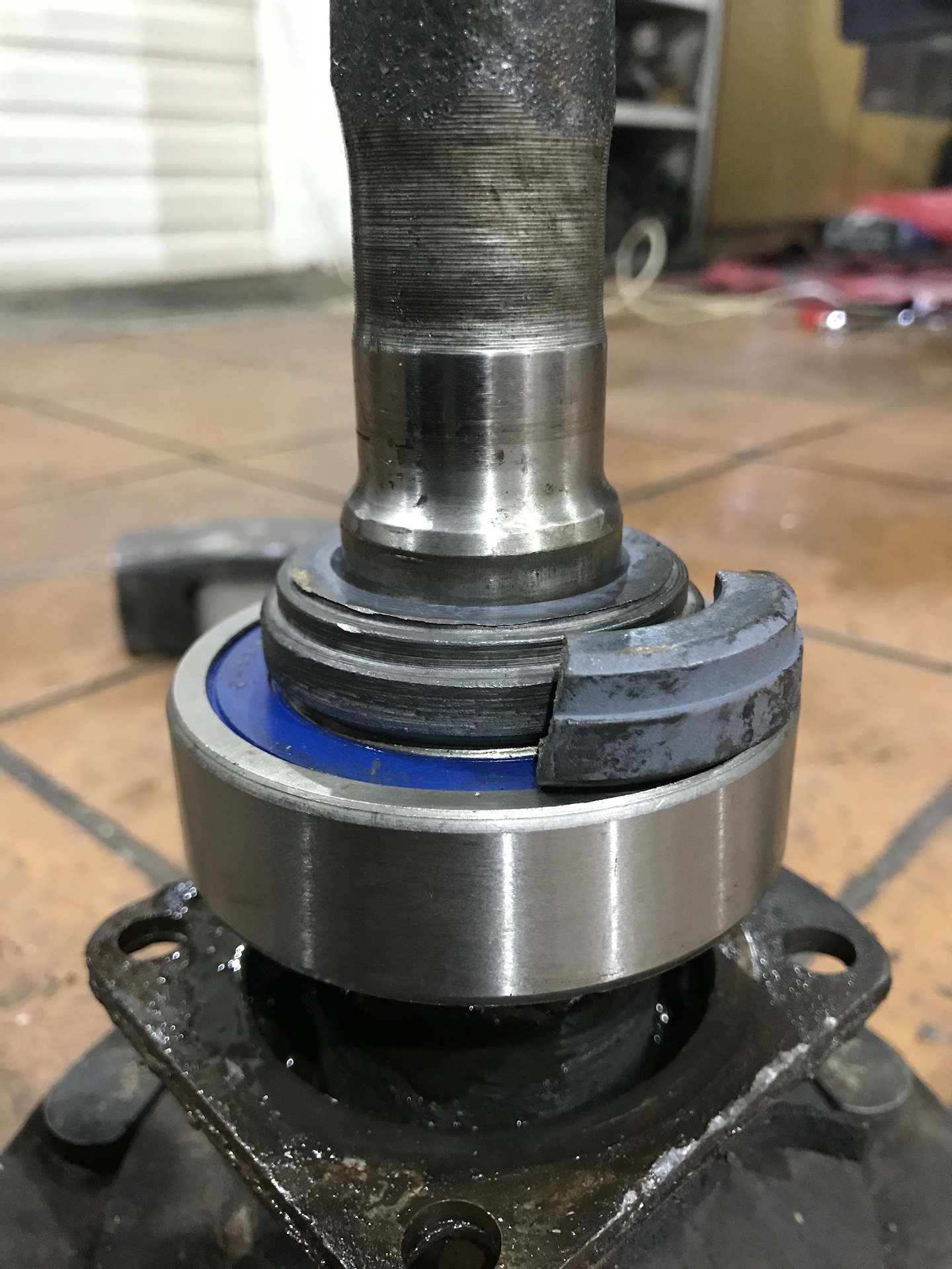 Подшипник хвостовика заднего редуктора сузуки гранд витара. Подшипник заднего дифференциала уаз 469. Подшипники редуктора заднего моста 21214. Подшипник заднего редуктора нива 21214. Подшипники заднего редуктора фрилендер 2.