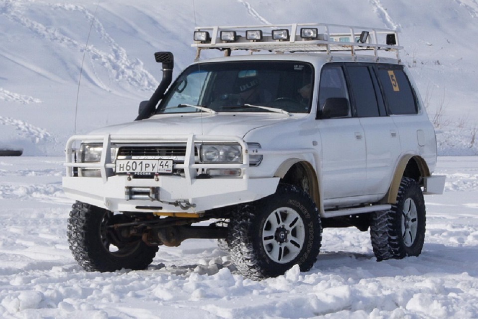 Ремонт крузеров. Land Cruiser 80 100. Тойота ленд Крузер 80 белый.