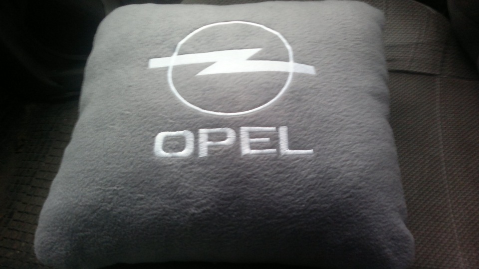 Подушки опель. Футболка с логотипом Opel. Подушка Опель Омега рулевая