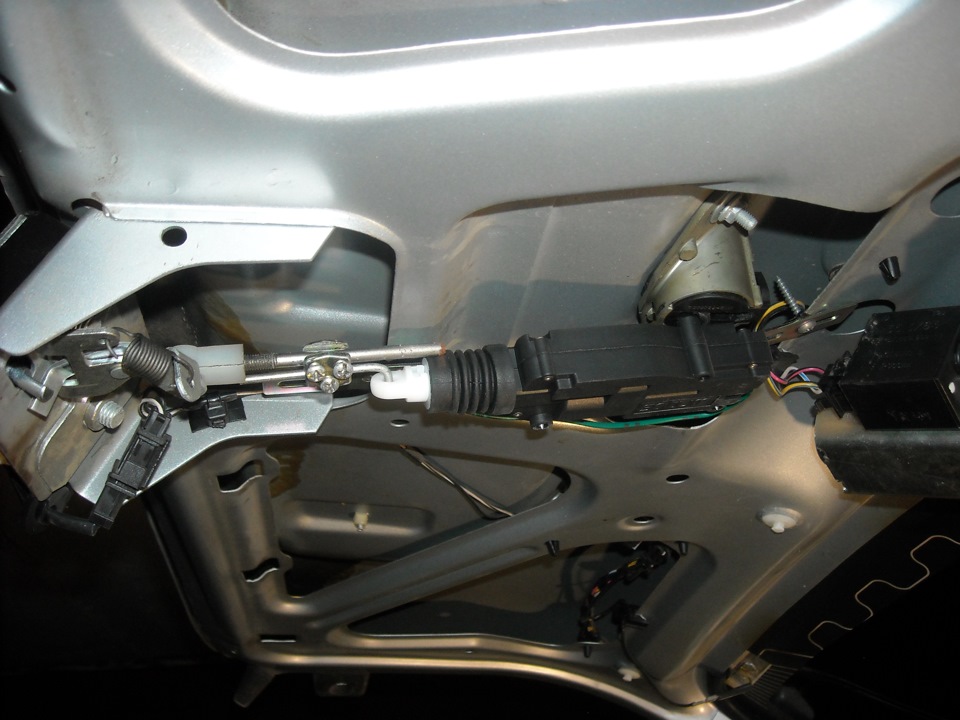 Замок багажника спорт