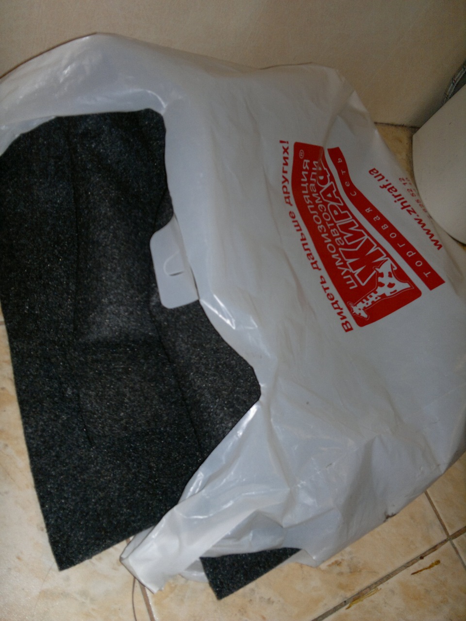 Отделка панелей багажника карпетом — Lada 21083, 1,5 л, 1997 года ...