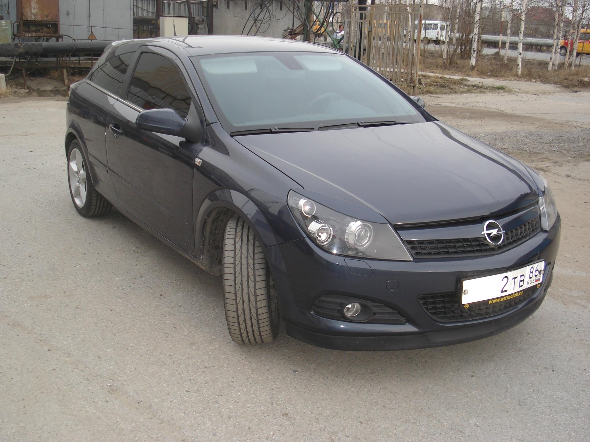 Opel astra h передние. Opel Astra h GTC купе 2008. Opel Astra h GTC 1.8. Opel GTC 2008 решетка. Реснички Opel Astra h 2008.