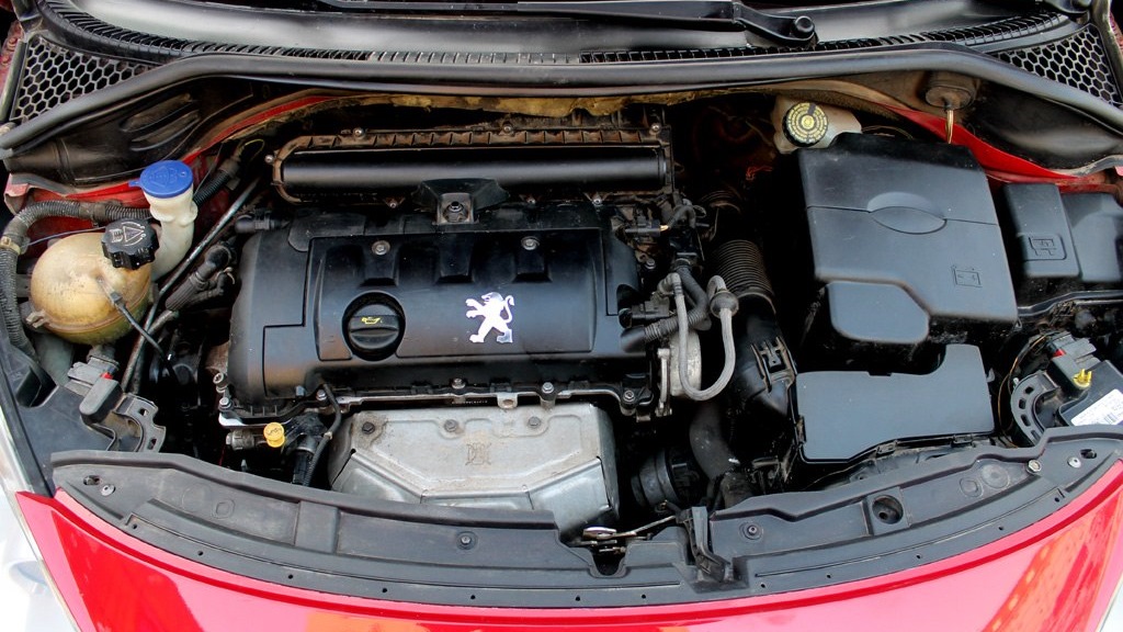 Двигатель на пежо 308 купить. Peugeot 308 1.6 ep6. Двигатель Пежо 308. Пежо 408 1.6 мотор. Пежо 308 ep6 2012.
