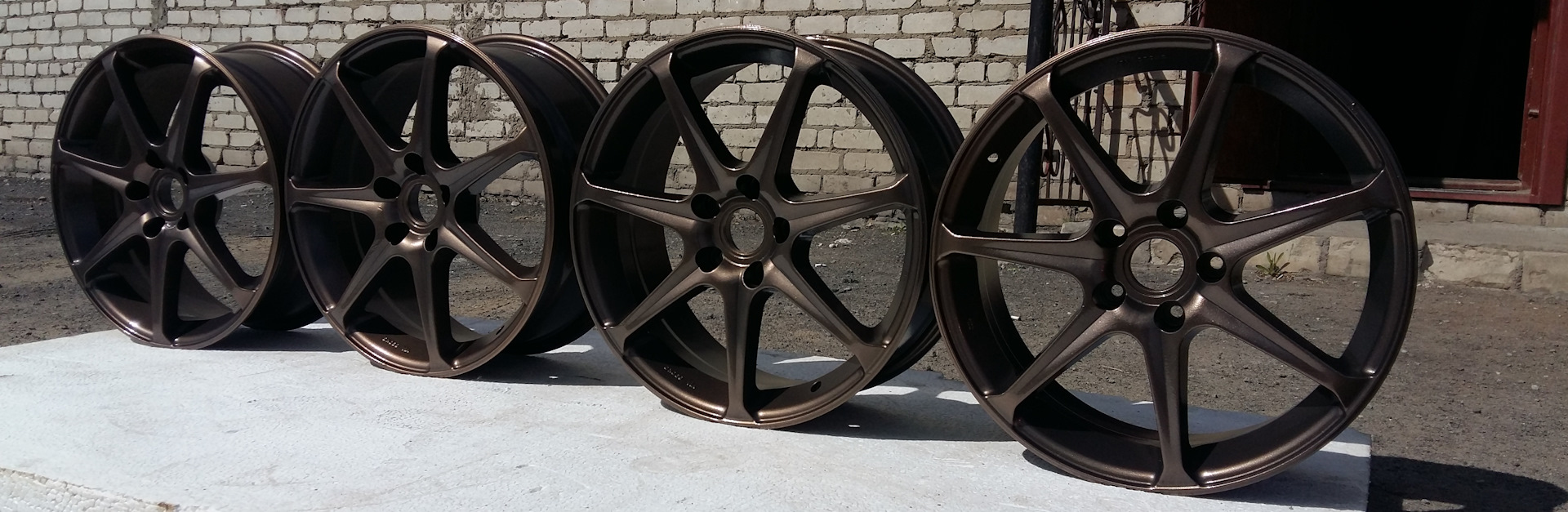 колесные диски цвет бронза. диски бронза. Vossen vfs5. диски темная бронза. бронза кэнди порошковая.