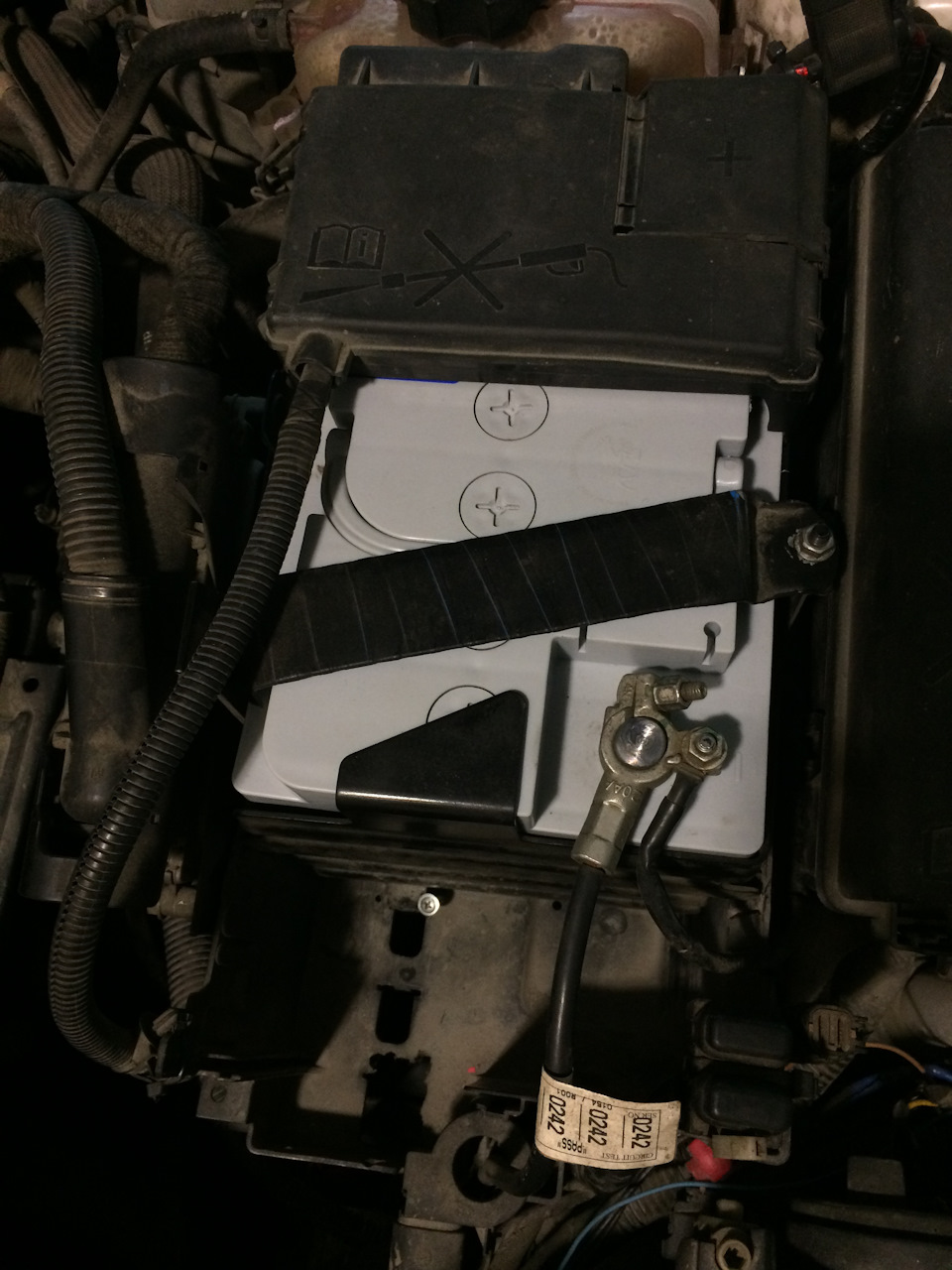 Замена аккумулятора — Chevrolet Cruze (1G), 1,8 л, 2012 года | своими ...