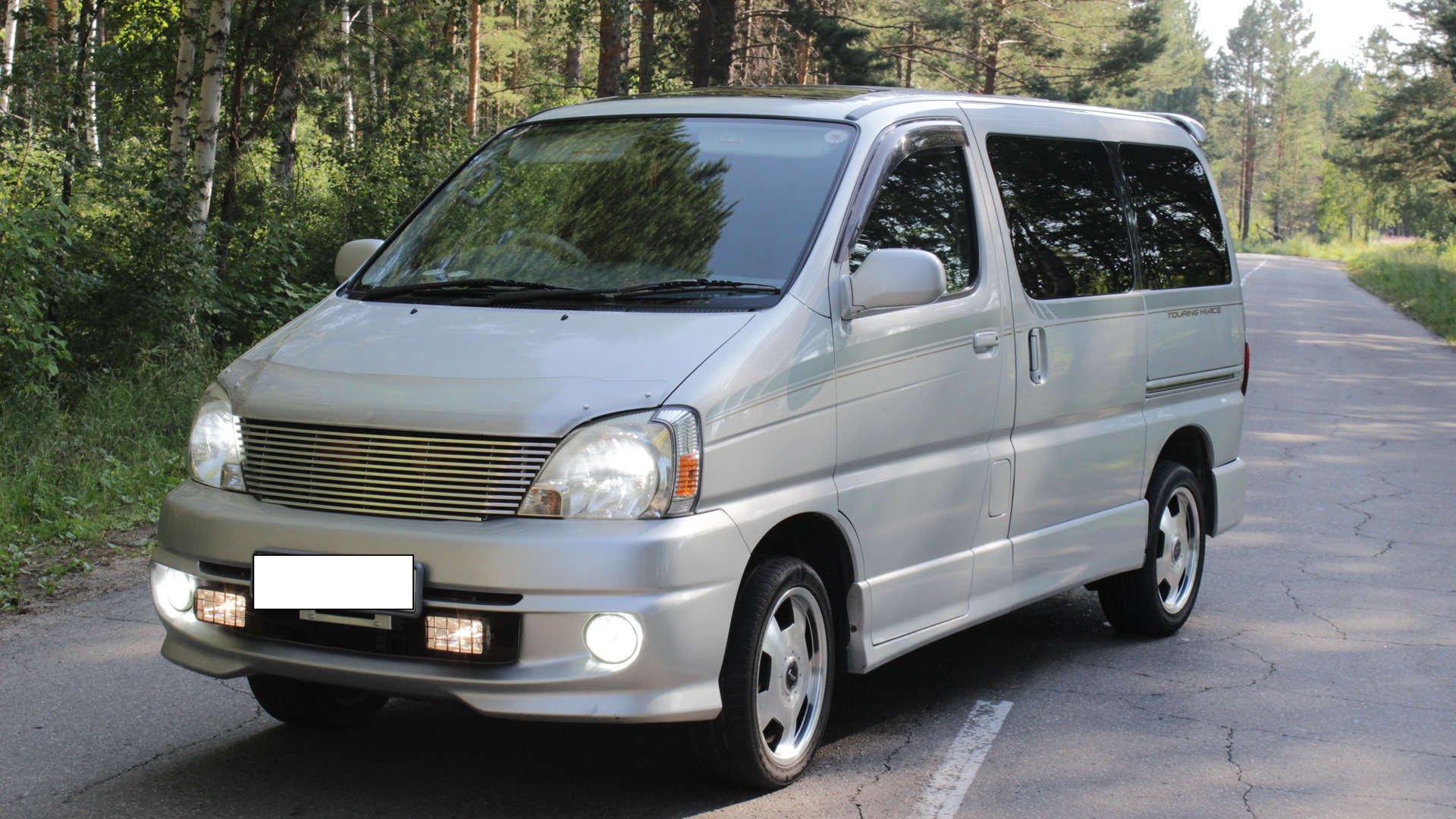 Хайс в приморском крае. Тойота Региус 2001. Toyota Hiace Regius. Toyota Hiace Regius 2002. Toyota Touring Hiace.