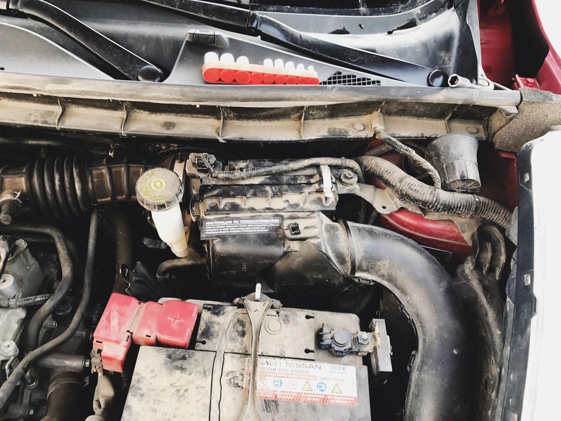 Замена воздушного фильтра - Nissan Juke (1G), 1,6 л, 2013 года расходники DRIVE2