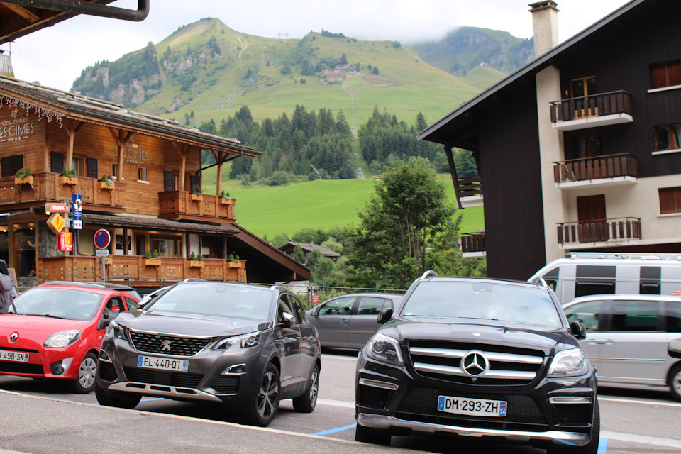 Тот случай, когда Пежо выглядит интереснее чем Мерседес ;) Молодец, земляк! — Audi A4 (B9)