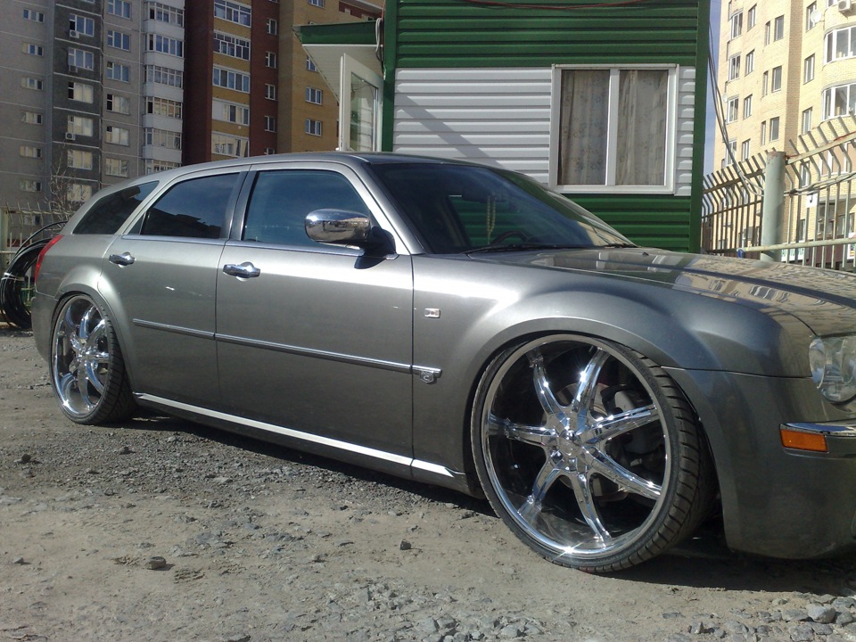 Диски 24. Chrysler 300c r24. R24 Крайслер 300с. Chrysler 300c 22 диски.