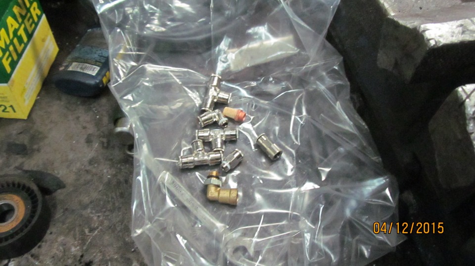 Набор штуцеров, шланг лежит отдельно. Стяжек ушло 20 штук. — УАЗ Patriot