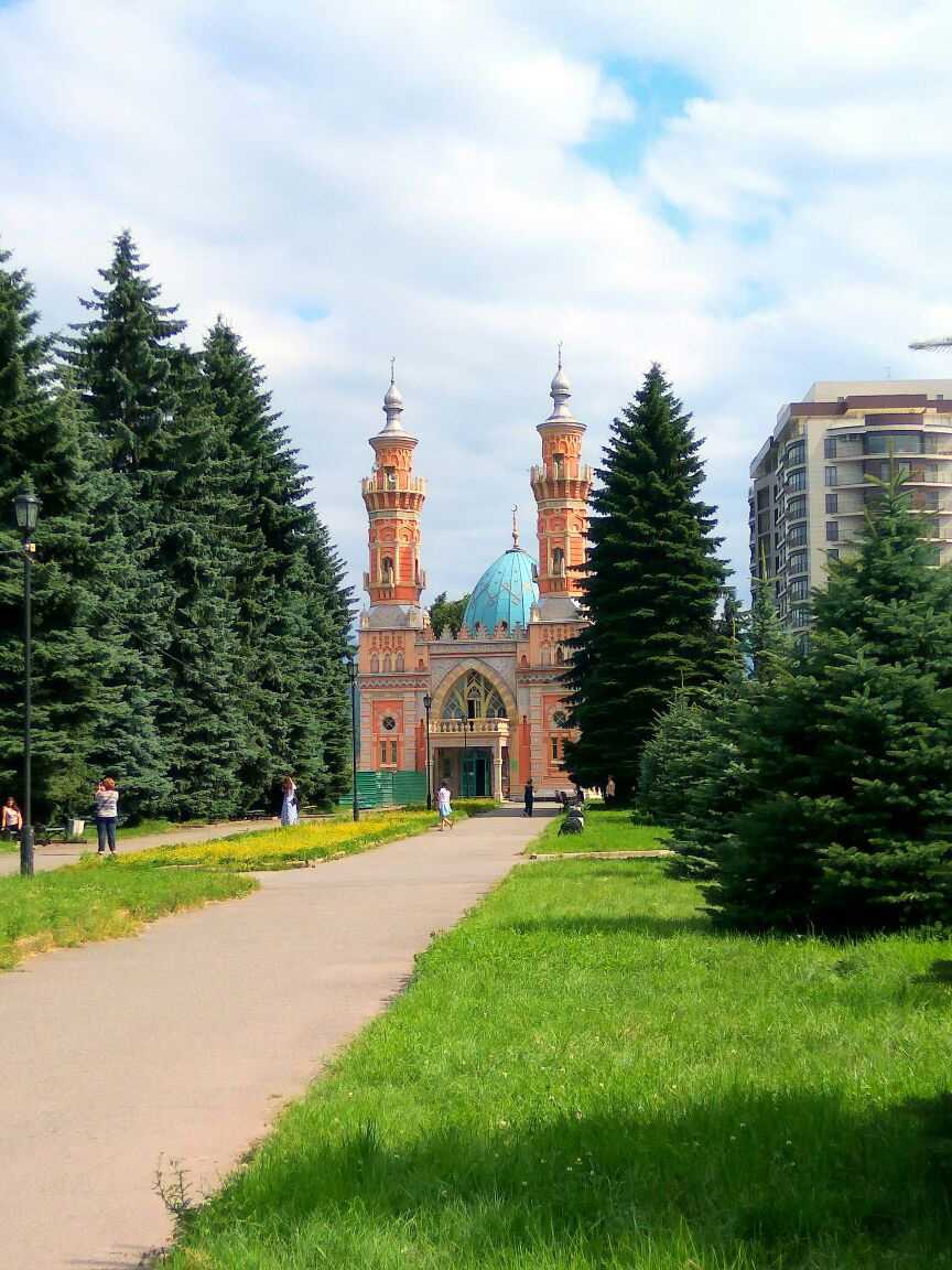 Пр владикавказ. Проспект мира Владикавказ. Владикавказ проспект аллея. Владикавказ центр.