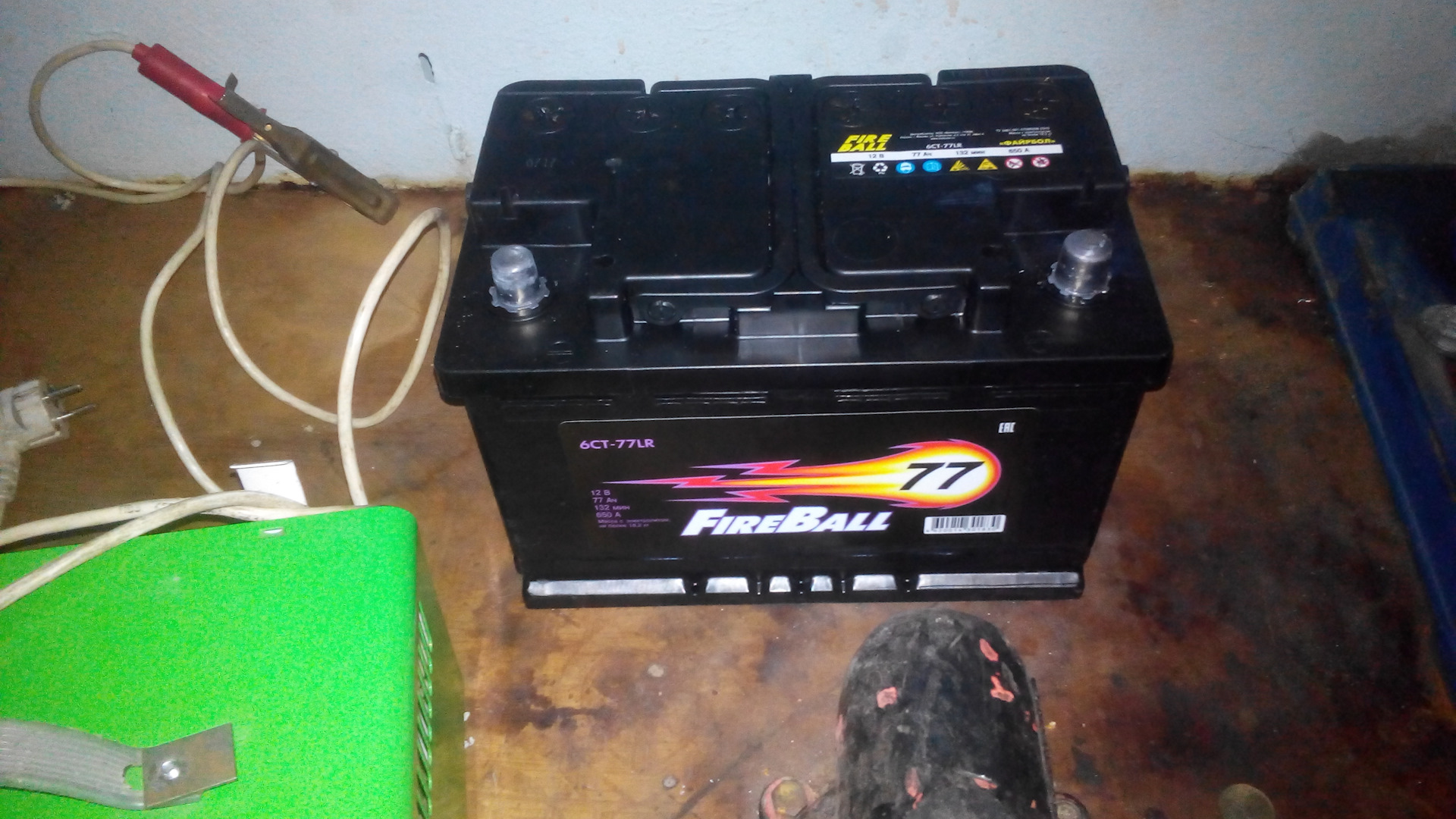 Вздулась батарея на айфоне 11. Замена аккумулятора на 12 про. Аккумулятор для iphone 12 mini. Емкость акб iphone 12 pro max. Iphone 11 pro max батарея.