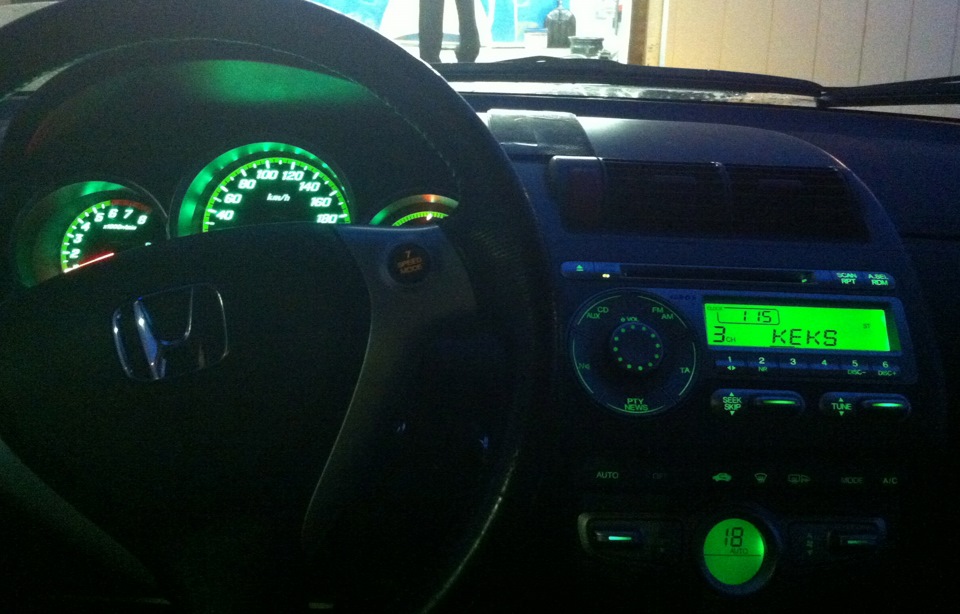 Приборка светит зеленым светом! — Honda Jazz (1G), 1,4 л, 2008 года ...