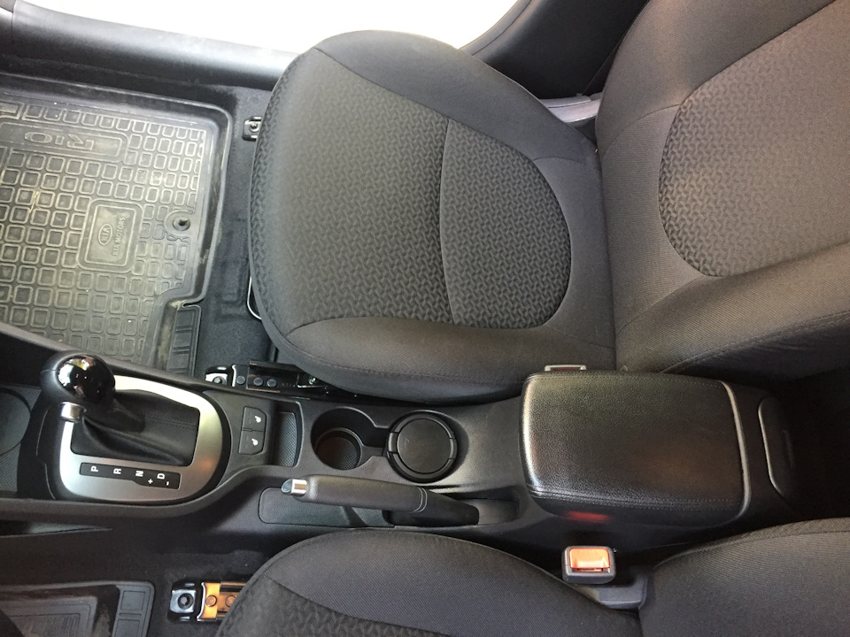 Как снять консоль киа рио Штатная консоль с подлокотником - KIA Rio (3G), 1,6 л, 2016 года аксессуары DRIV