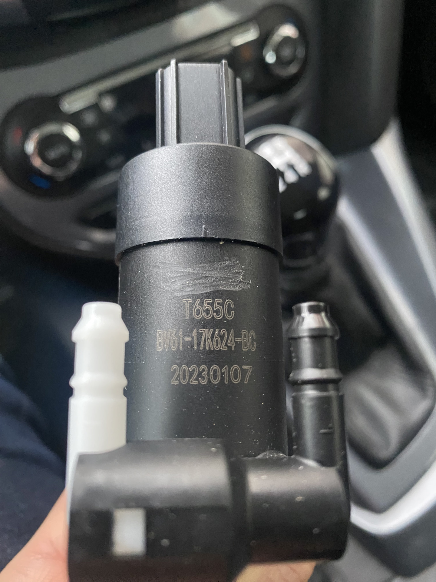 Масло, фильтры, насос стеклоомывателя, трос ручника — Ford Focus ...