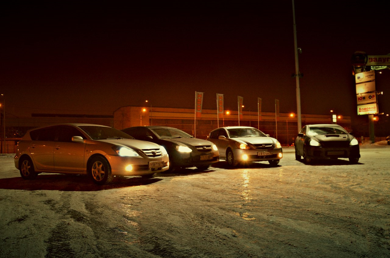 Куча бмв. Друзья в машине. Много бмв. Встреча 2 машин. Встреча 2 машин.