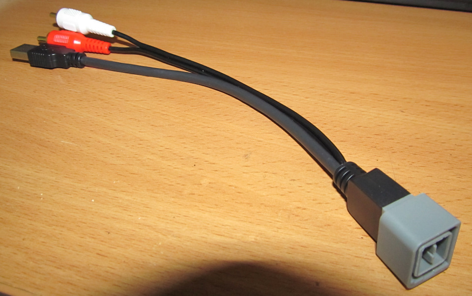 ниссановский переходник для подключения AUX/USB — Lada Vesta (1G)
