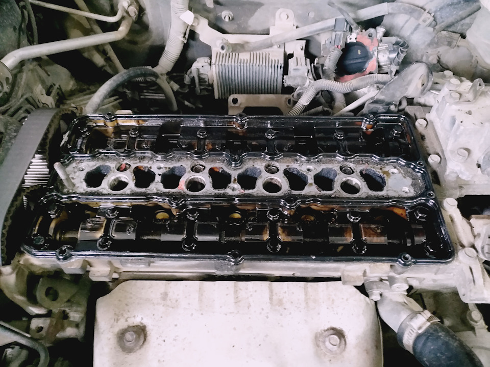 Вскрыли клапанку, кака всюду — Mitsubishi Carisma