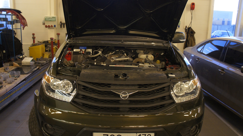 решетка радиатора тоже получила пару доп отверстий — УАЗ Patriot