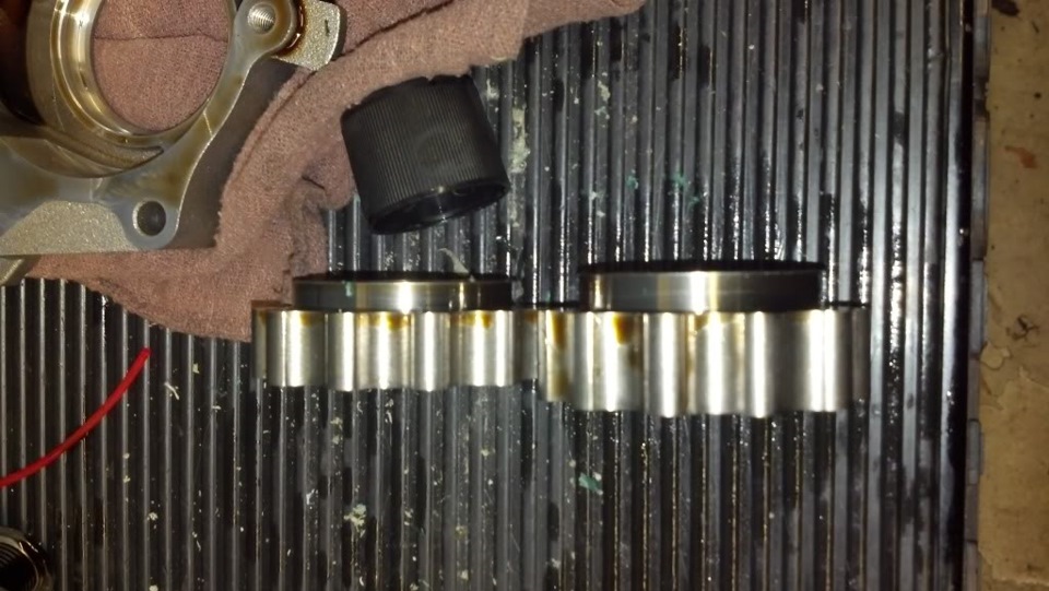 Слева DE, справа HR — Nissan 350Z