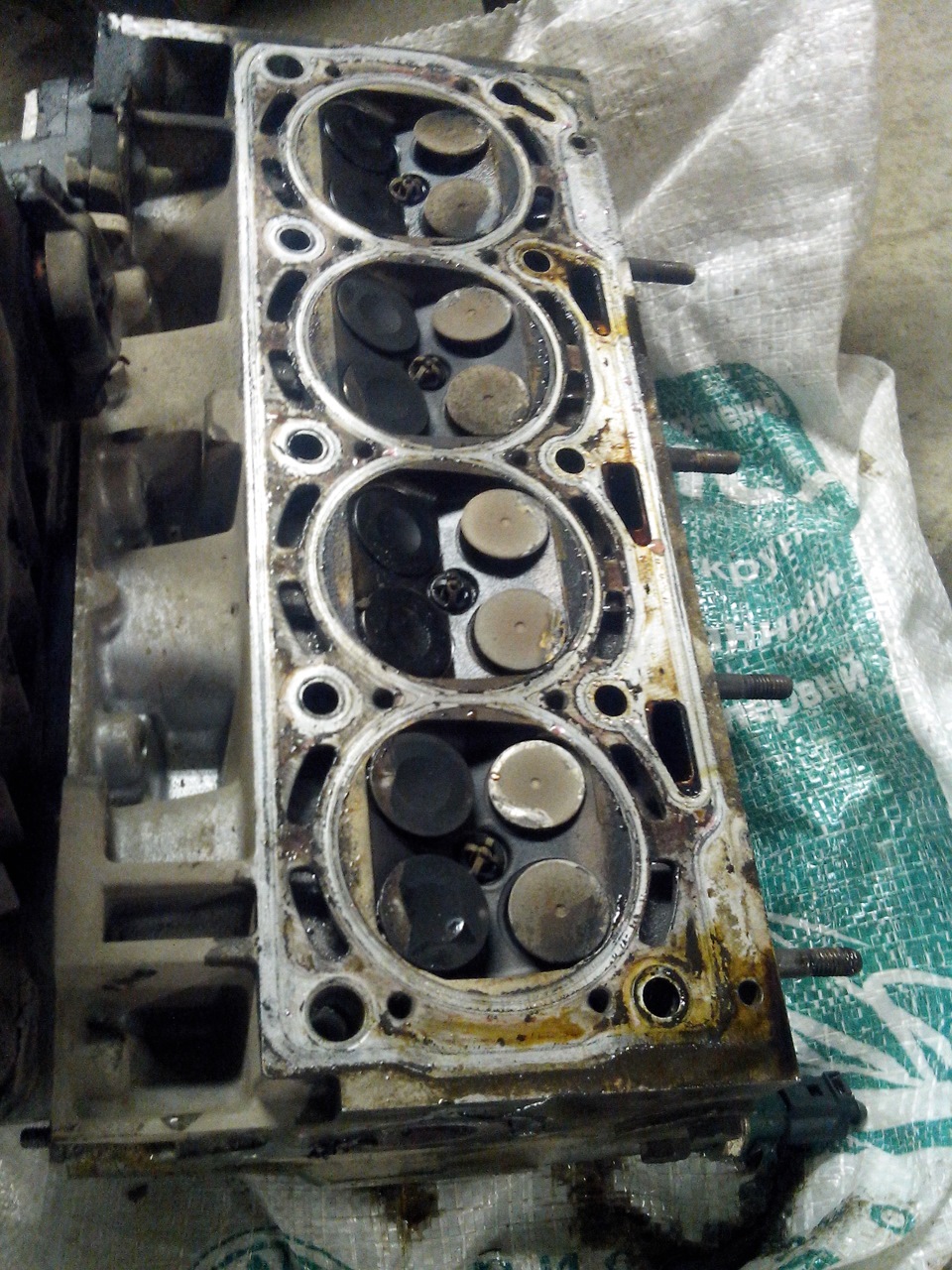 клапана после обрыва грм. клапана после обрыва грм. загнутые клапана 16 клапанов. двигатель гетц 1,3 загнуло клапана. клапана после обрыва грм.