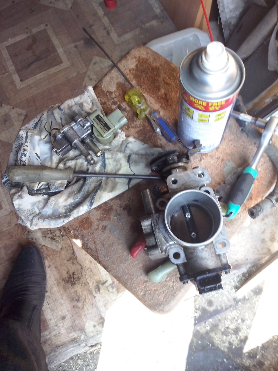 Чистка блока дроссельной заслонки — Toyota Carina E, 1,6 л, 1992 года ...