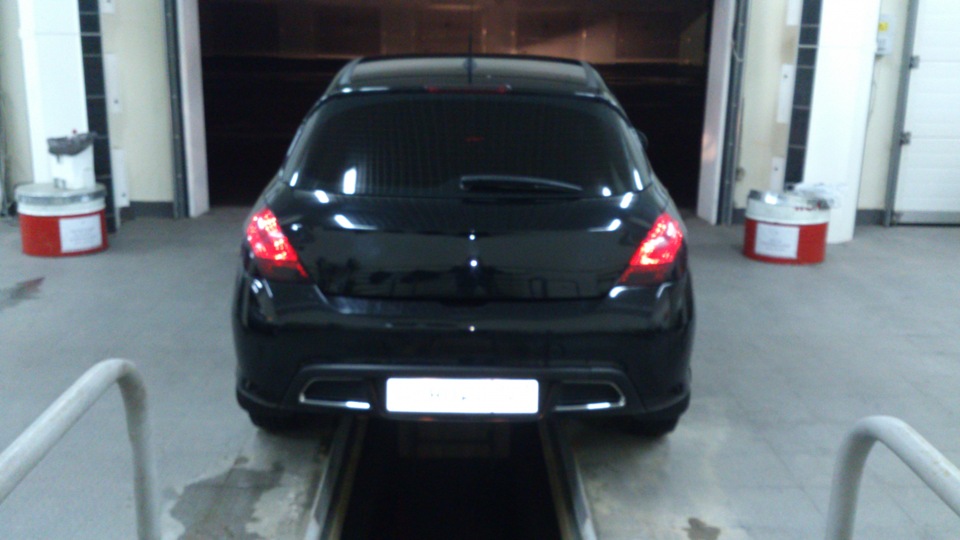 Затянул задние фонари. — Peugeot 308 (1G), 1,6 л, 2011 года ...