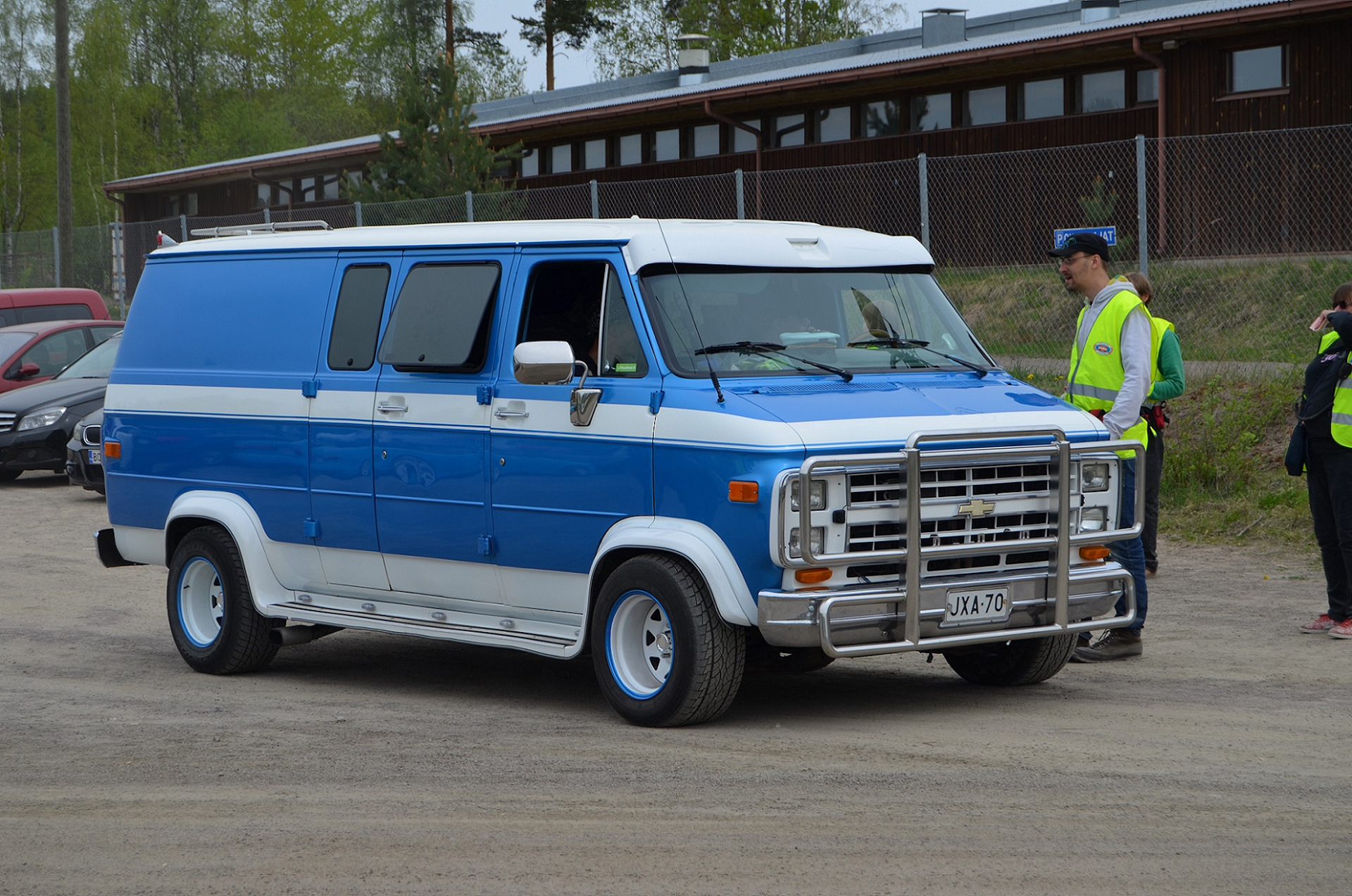 Шевроле шевивен. Шевроле Шеви Ван. Шевроле chevy van 20. Chevrolet chevy van 4х4. Chevrolet van 2006.