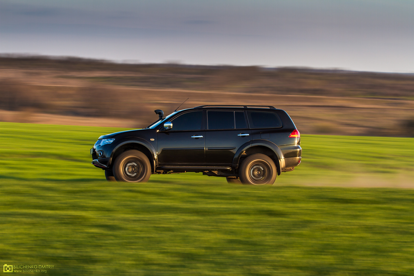 Спорт дизель. Обои Паджеро спорт 2. Mitsubishi Pajero Sport 3 обои. Мицубиси Паджеро спорт 2 обои. Mitsubishi Pajero 3 красиво стоит в поле.