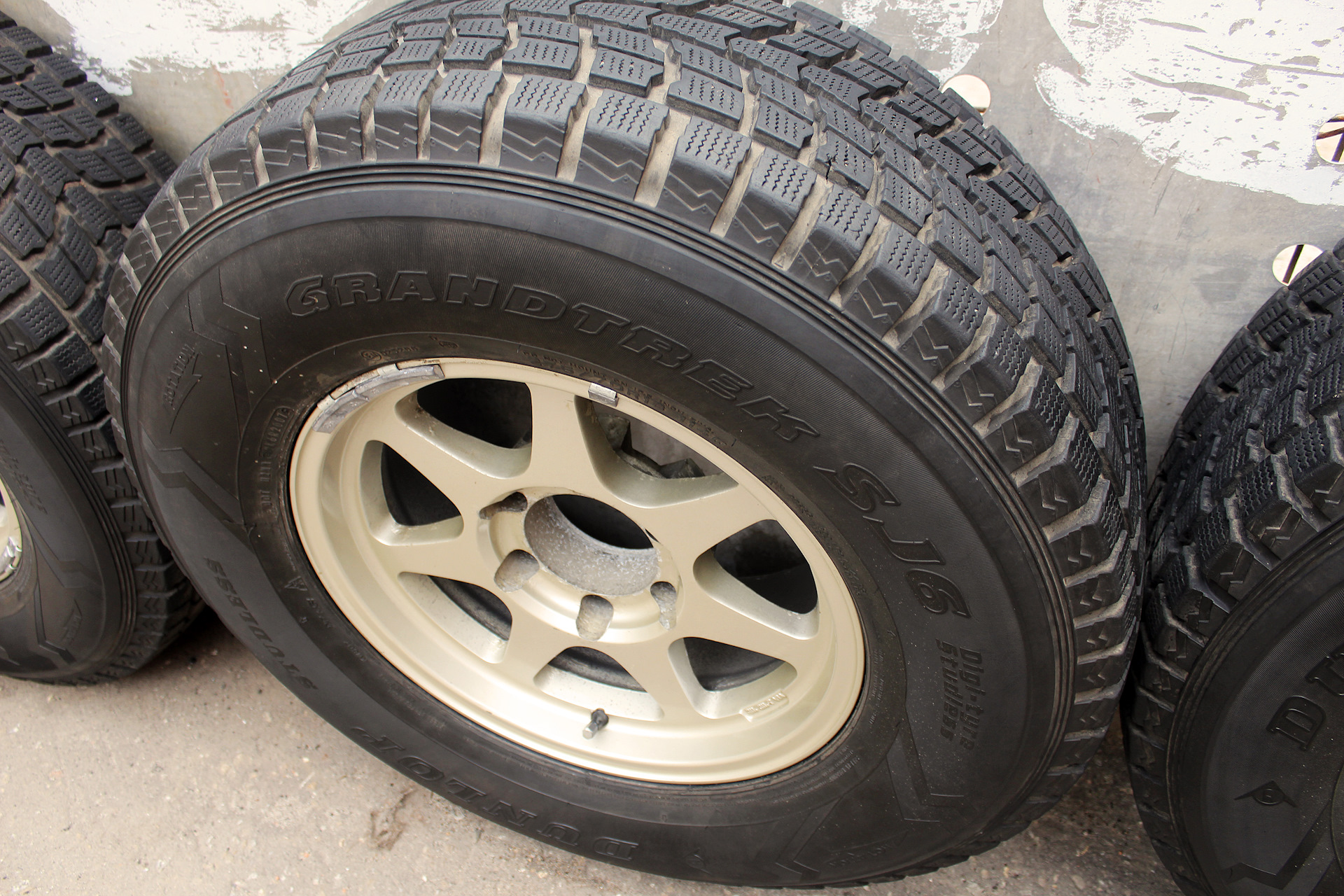 Дром продать шины. Dunlop Grandtrek sj6 275/70 r16. 275 70 R16 drive2. 275 70 R16 Dunlop Grandtrek. Резина на УАЗ 275*75*16.