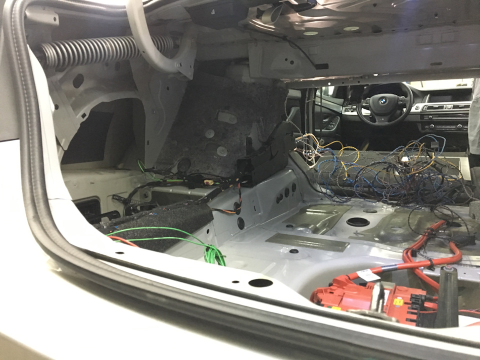 Установка Logic7 в BMW F10 — BMW 5 series (F10)