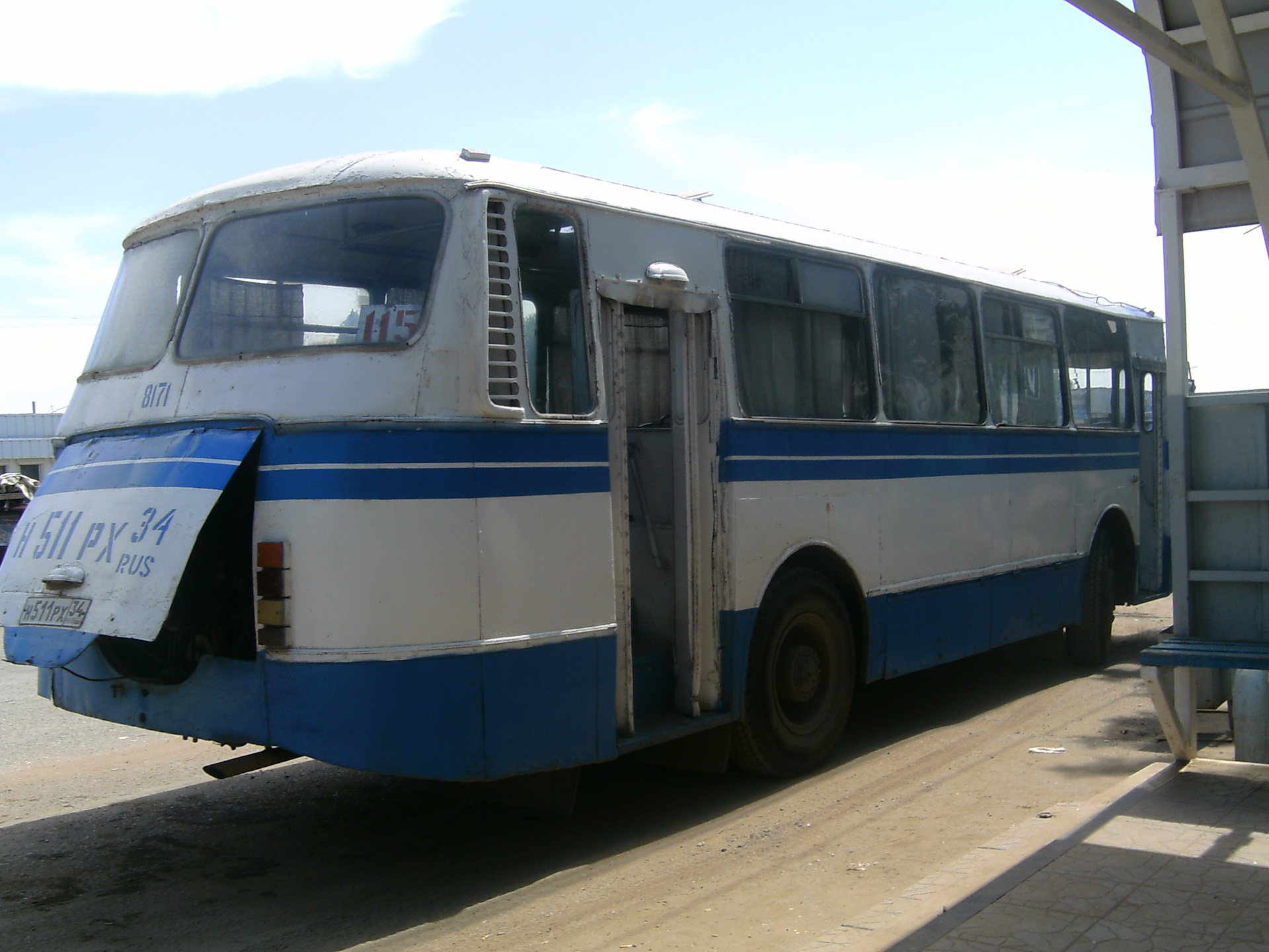 Автобус волгоград. Автобус 2 Волгоград. Автобус двойка Волгоград. Волгоградский автобус 2011. 35 Автобус Волгоград.