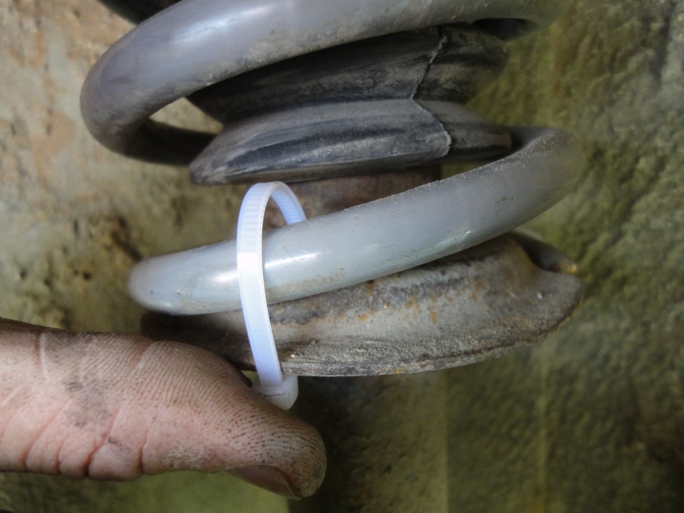 Срез пружин. Mapco 70667 пружина подвески. Чертеж конической пружины сжатия. Растяжение и сжатие пружины. Rh6200 толщина витка пружины.