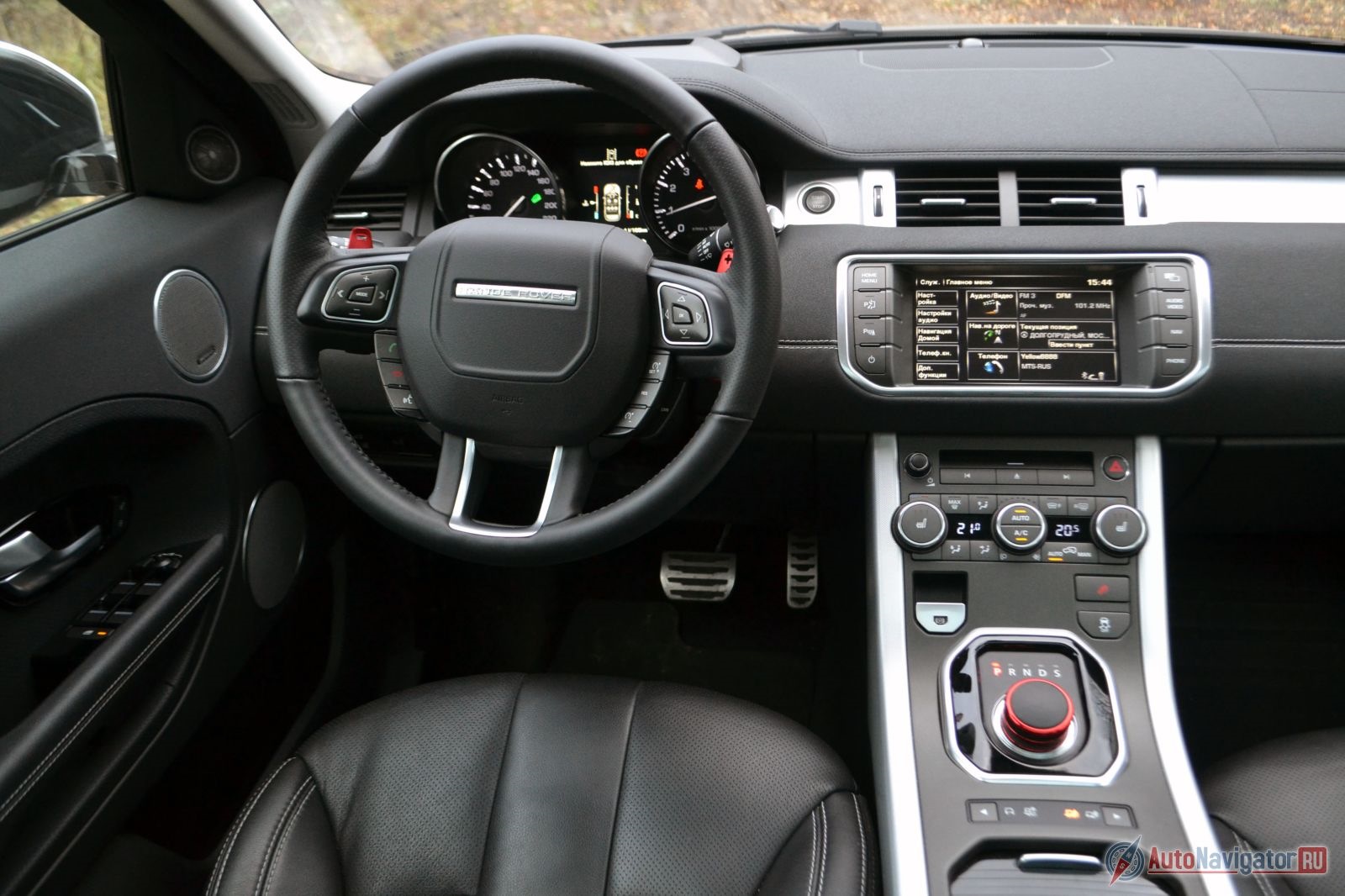 Range rover evoque двигатель. Звуковой усилитель Land Rover Evoque. Рендж Ровер Эвок кнопки на панели. Головное устройство range Rover Evoque. Range Rover Evoque головное устройство c 5.