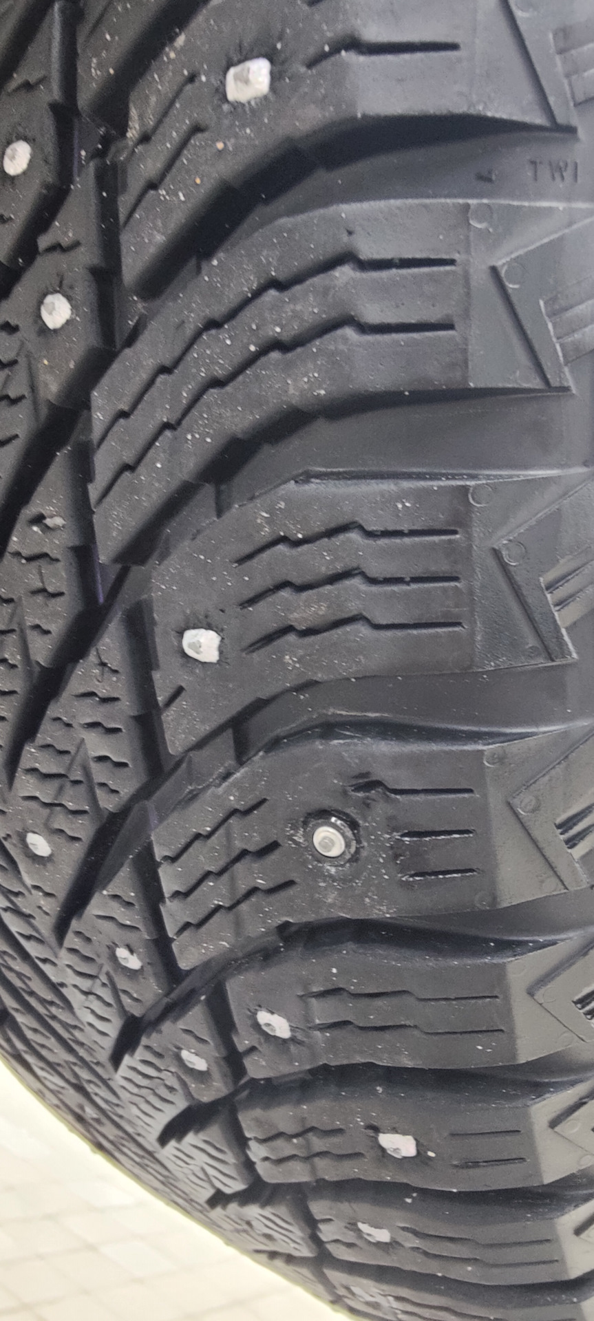 Ошиповка шин ремонтными шипами. — Audi Q5 (1G), 2 л, 2016 года | шины ...