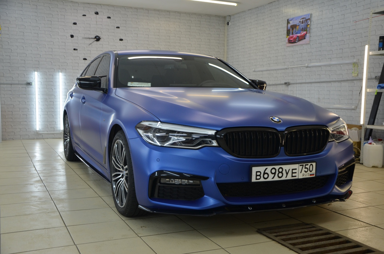 BMW 5 g30 зеленая